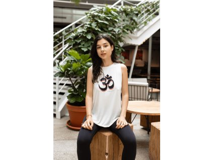 Bílé dámské tílko na jógu