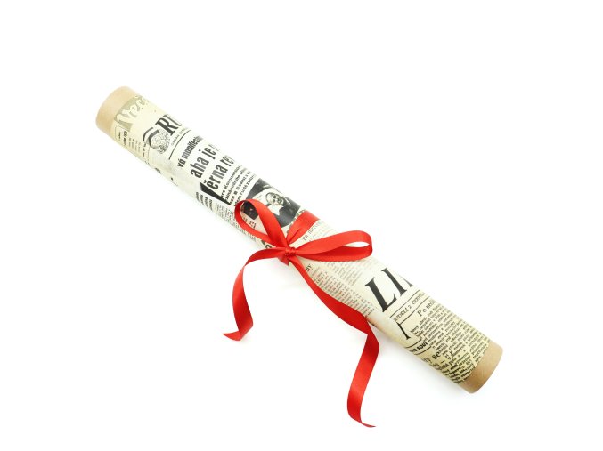 Noviny ze dne narození v retro tubusu