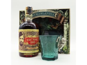 Don Papa s vlastní etiketou v dárkovém balení se skleničkou