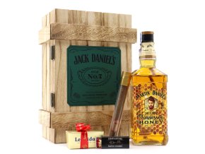 Jack Daniel's "Honey" . medová whisky s vlastní etiketou