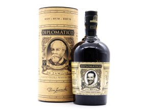 Dipomático v tubusu s vlastní etiketou