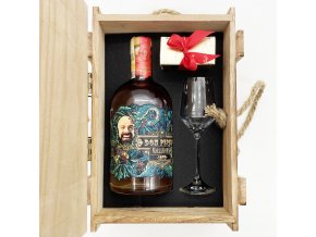 Don Papa MassKara s vlastní etiketou . Wood box pro gentlemany