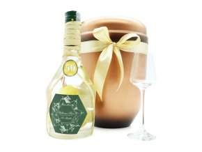 hruškovice s vlastní etiketou uvnitř urny