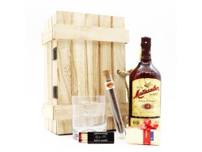 Matusalem rum s vlastní etiketou . Wood box "starý jako Metuzalém"