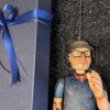 Vyřezávaná umělecká portrétní loutka . Podobizna oslavence velká