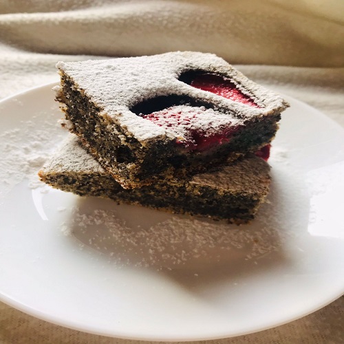 MAKOVNÍK S JAHODAMI