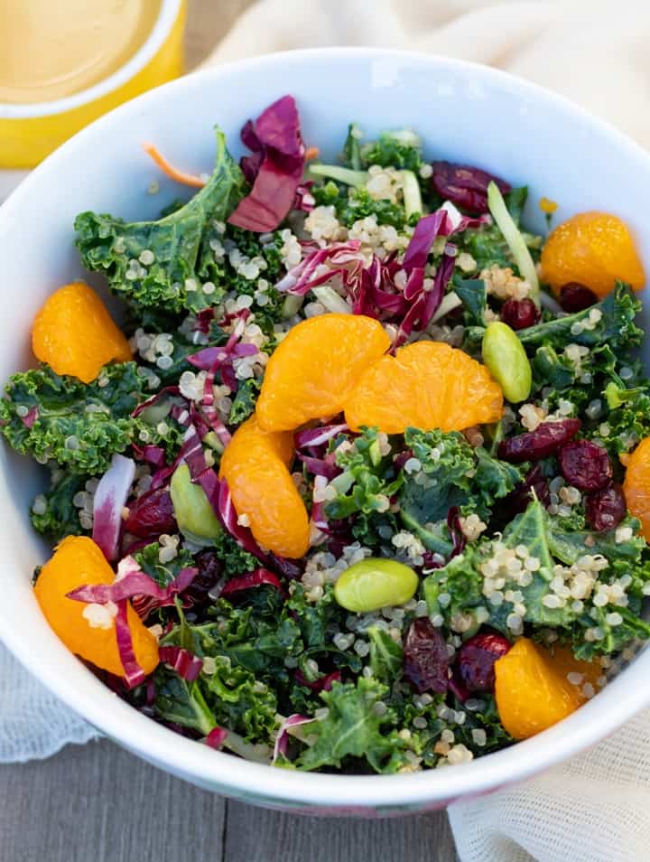 Recept: Svěží quinoa salát s pomerančem