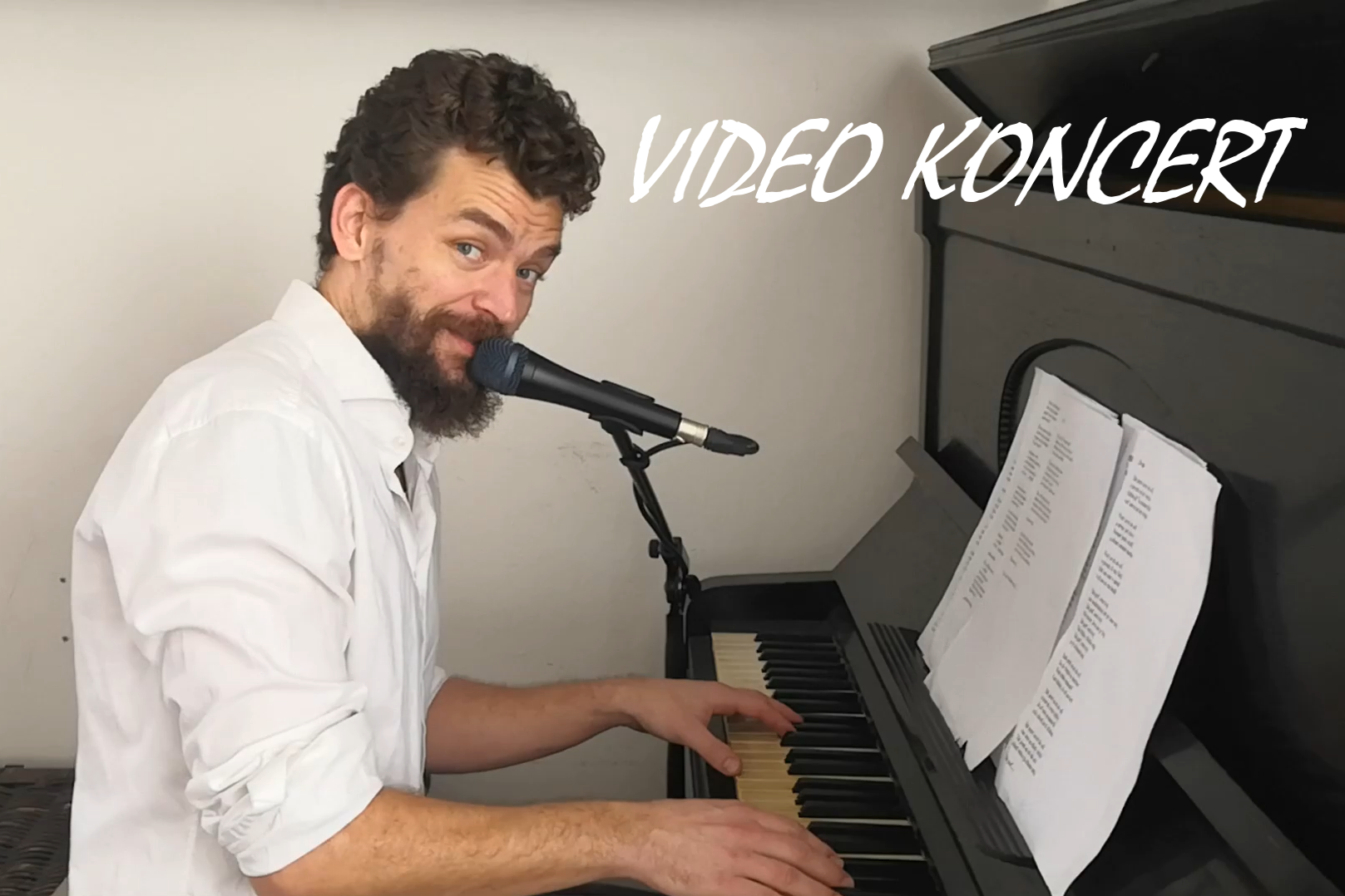 Video všech písní z alba LETÍM od klavíru