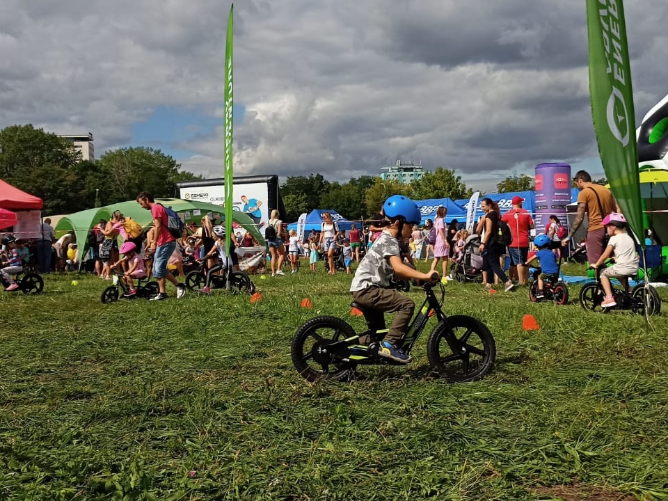 Za e-motorkami PUSH na Mosteckou slavnost