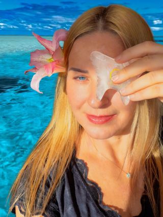 Miláčci🐬, mezitím vším, co dneska dělám, jsem vám📸 cvakla konečně na eshop nové fotky na novou 💎guasha OCEANA! Fotky brzy...