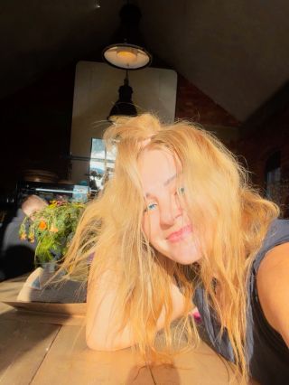 Miluju hory, moře a slunce. Miluju se toulat bez cíle a být venku celý den a nevědět, kdy se vrátím. Zbožňuju moje hory,...