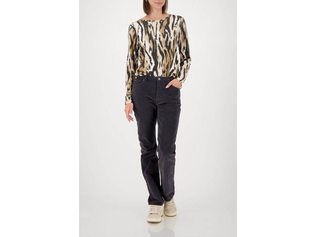 809331 532 Model FullBody 1200