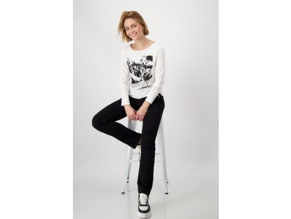 808592 102 Model FullBody 1200