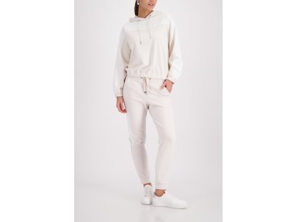 410406 124 Model FullBody 1200