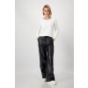 808528 102 Model FullBody 1200