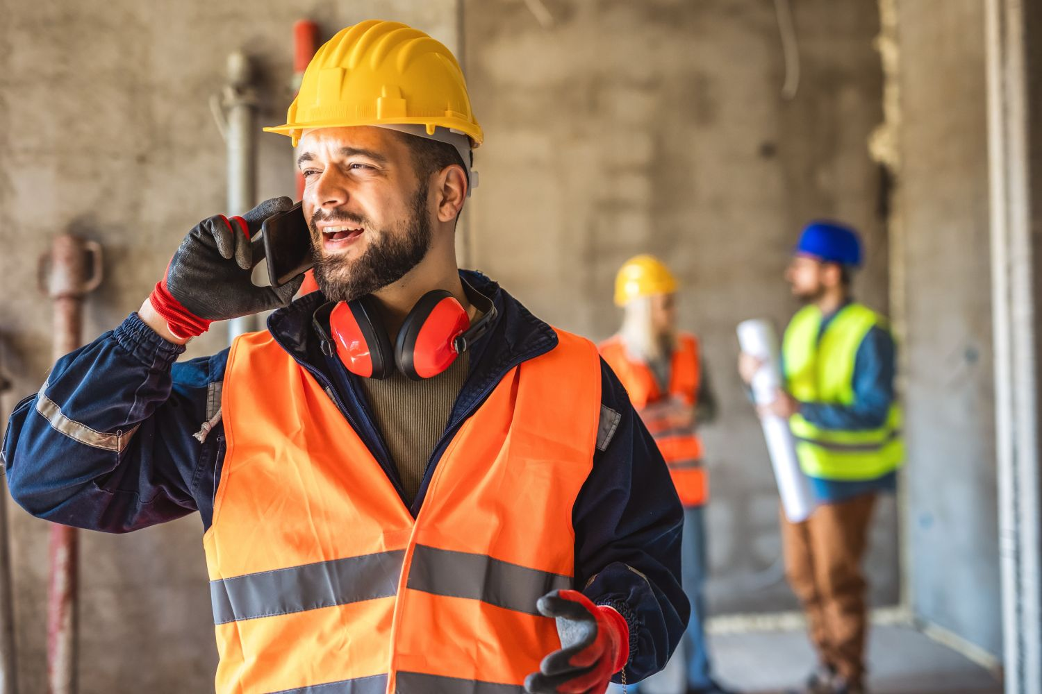 Alegerea unui telefon rezistent pentru șantier: la ce trebuie să fim atenți?
