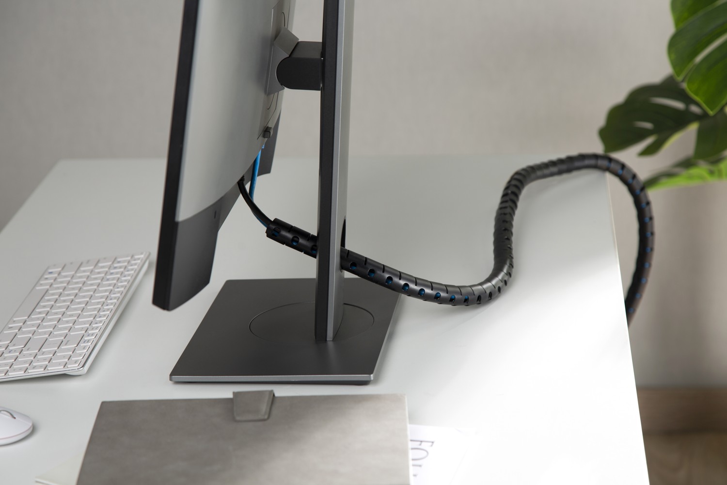 EVOLVEO CableHold, organizér káblov, 2,5 m x 2 cm, samozamykací, čierny