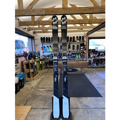 Völkl Wall - 185 cm (Délka lyží 185 cm, Délka pronájmu Celá zima, Lyže/celý set Celý set (lyže, boty, hole))