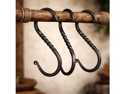 Střední háček se složitým tordováním