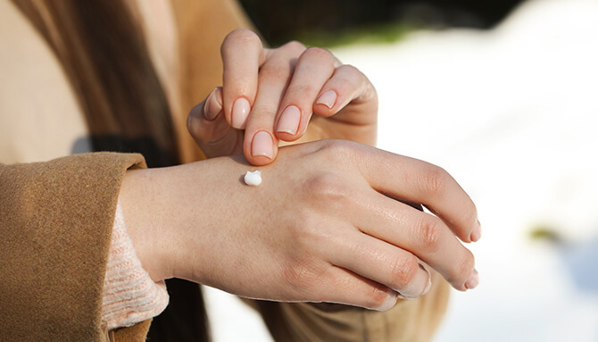 Zimné kožné trápenie: Ako sa vysporiadať s najčastejšími problémami pokožky?