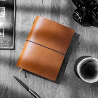 Někdy stačí zpomalit. Vzít si papír, pero… a dát myšlenkám prostor. Čím víc se teď nořím do analogu, tím víc si uvědomuju,...