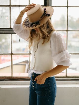 Složení vesty: 90% biobavlna 10% kašmír Bio bavlna - prodyšná, savá, příjemná na kůži, odolná a nenáročná na údržbu Kašmír...