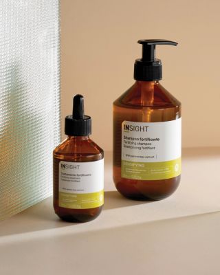 Získejte zpět sílu slabých vlasů svých klientů pomocí charakteristické péče o vlasy od Densifying. Densifying je...