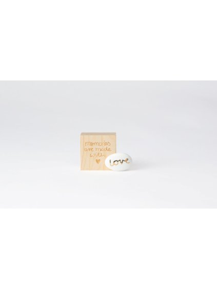 Porcelánový kamínek v krabičce