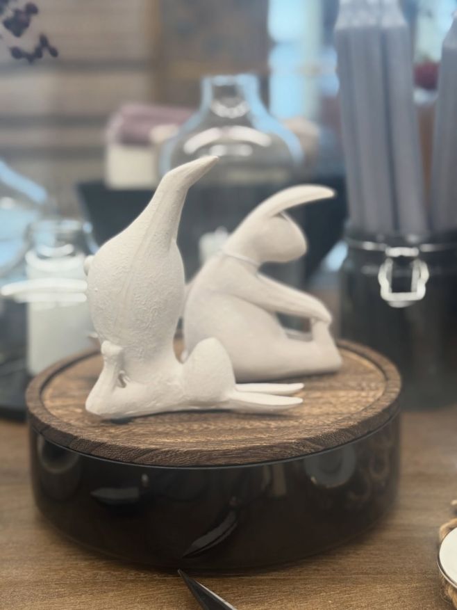 Vaši oblíbení zajdové jsou zpět! Tentokrát v bílé barvě, najdete je na našem e-shopu v nově spuštěné kategorii Velikonoce🖤...