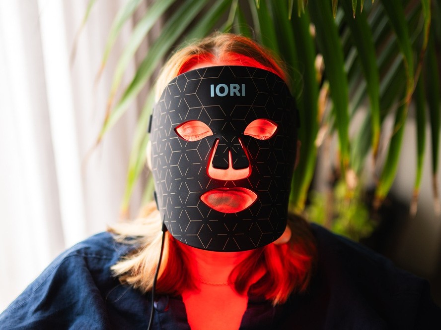 Rozsvícená IORI Red Light Therapy Mask