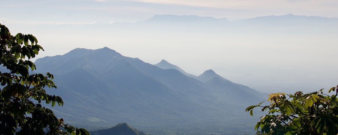 Vrcholky hor Sierra Nevada