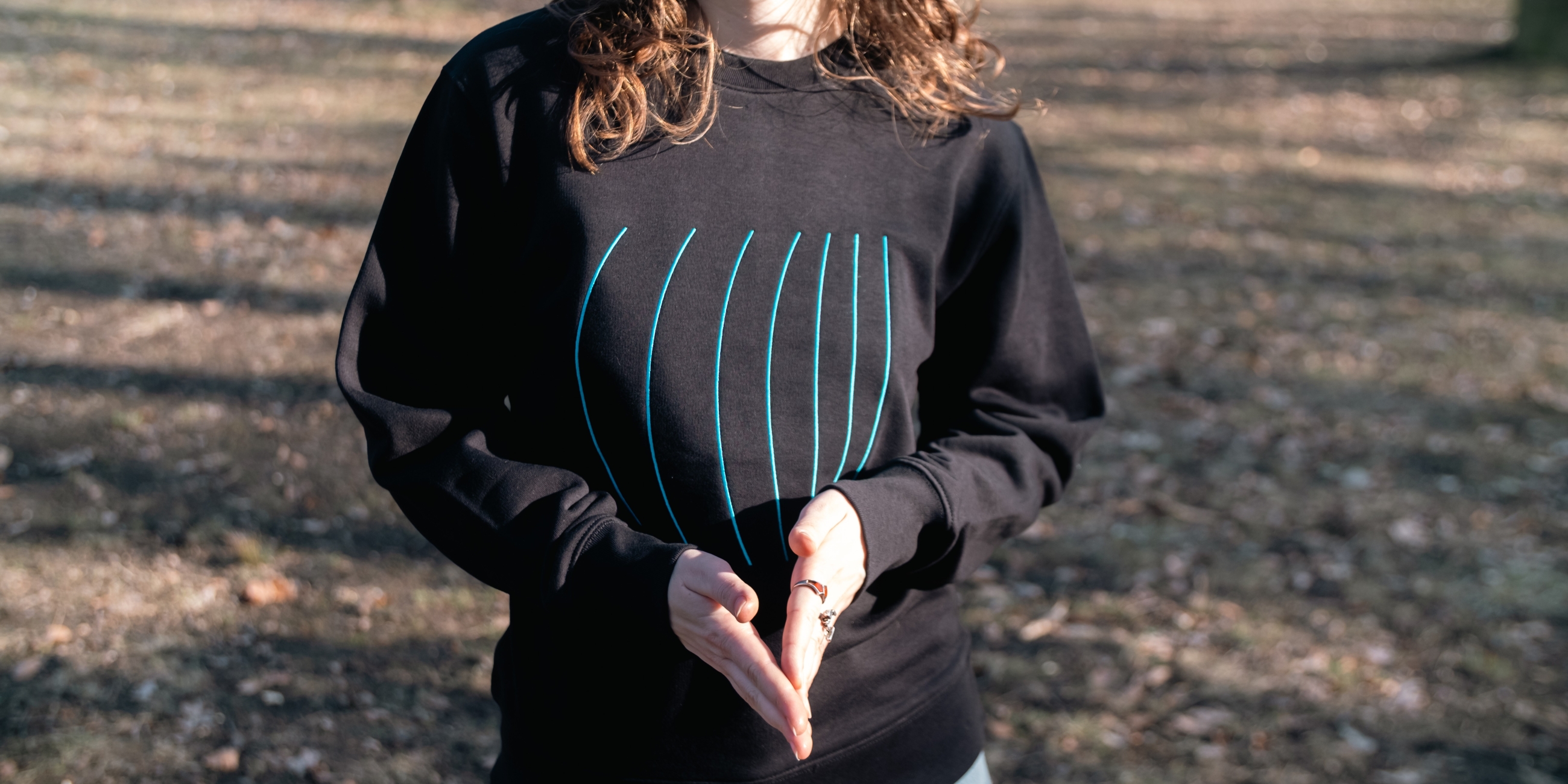 mikina s výšivkou 2026