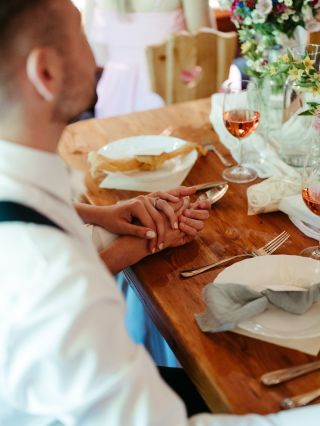 Za dobu naší praxe jsme hostili už hodně krásných svateb,ale tahle? Tahle byla prostě jiná. 🥹❤️ Neuvěřitelně kamarádská,...