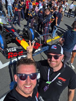 Howdy folks 🤠 F1 USA GP - Austin, Texas: 1) Pre-Grid 🏎 2) Texas 3) Oscar 4) BBQ 🤤 5) NASA - Houston, máme problém 🚀 6)...