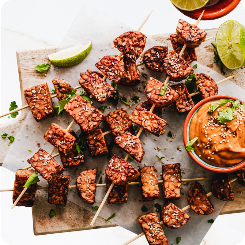 Tempeh v arašídové omáčce s jasmínovou rýží
