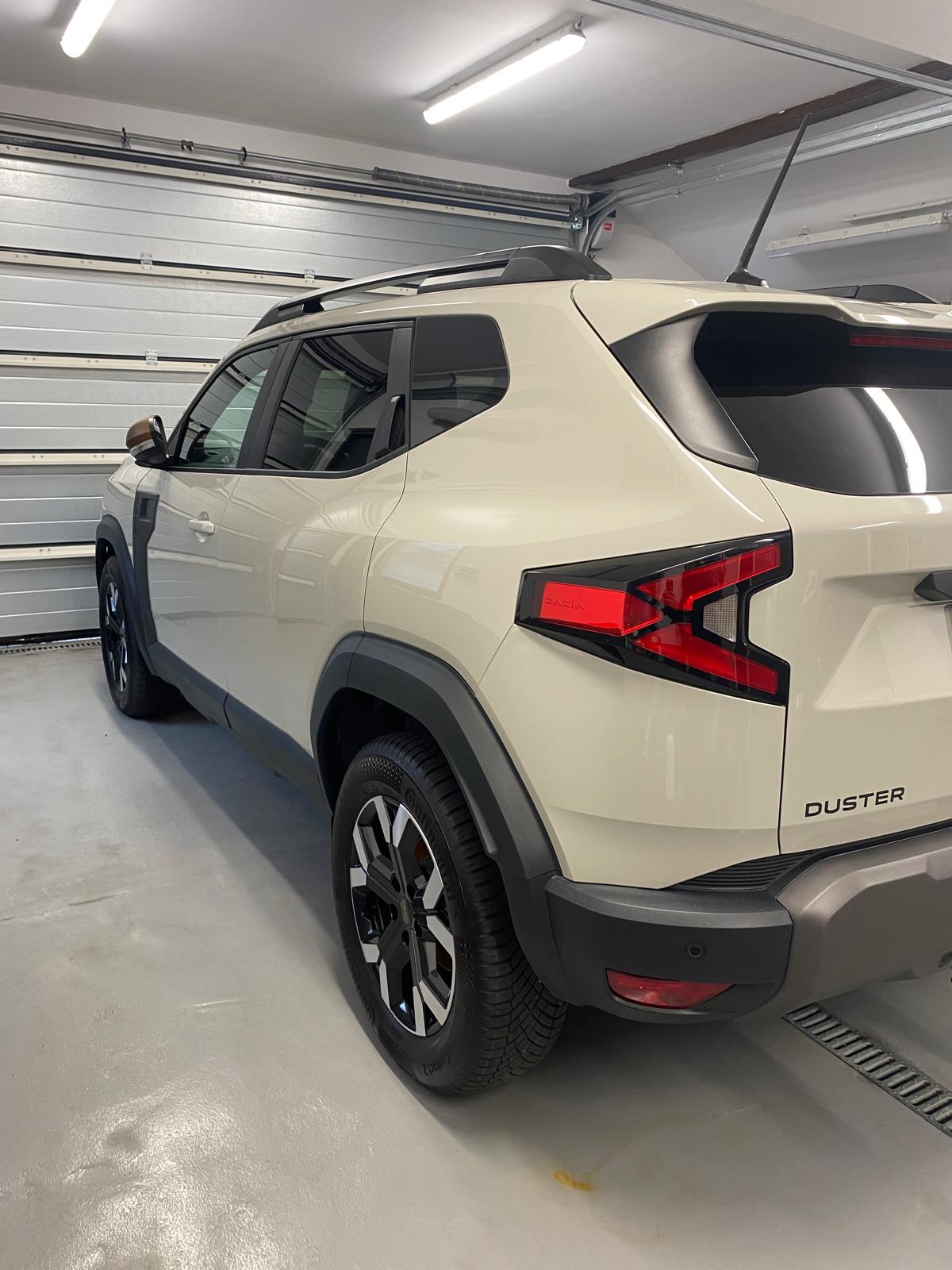 Popel z kotelny versus recyklovaná Dacia Duster