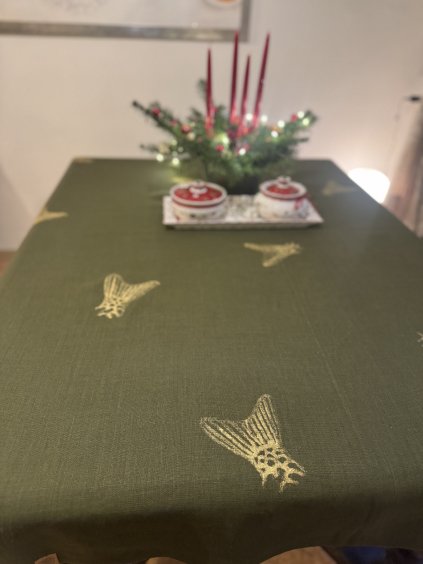 UBRUS LNĚNÝ OLIVOVÝ SE SVĚTLE ZLATÝM TISKEM 150 x 150 cm