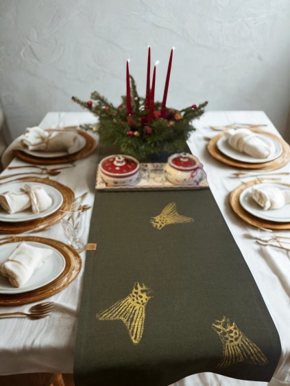 BĚHOUN LNĚNÝ GREEN MOSS SE SVĚTLE ZLATÝM TISKEM 40 x 145 cm