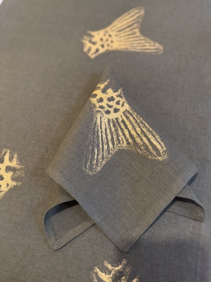 PROSTÍRÁNÍ/UBROUSEK GREEN MOSS SE SVĚTLE ZLATÝM TISKEM 33 x 33 cm