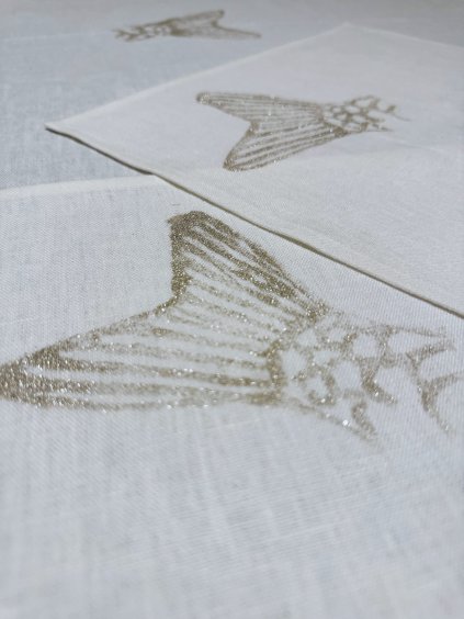 PROSTÍRÁNÍ/UBROUSEK LIGHT IVORY S PLATINOVÝM POTISKEM 33 x 33 cm