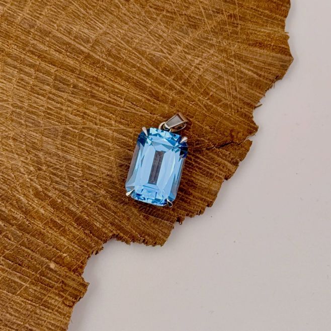 Přívěs na vlastní kamen, ano i toto umíme 🤍 To jsou #klenotyzlasky #remeslneklenotnictvi