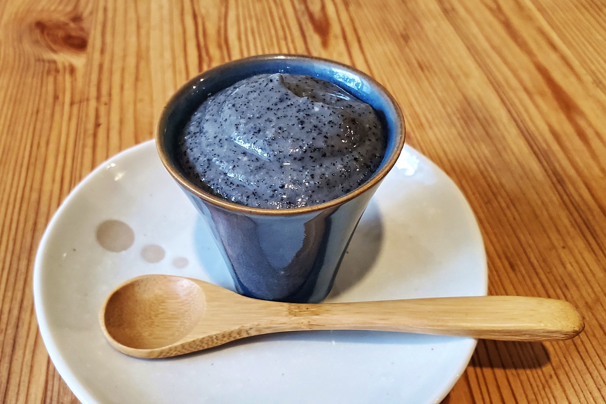 Koji with black sesame