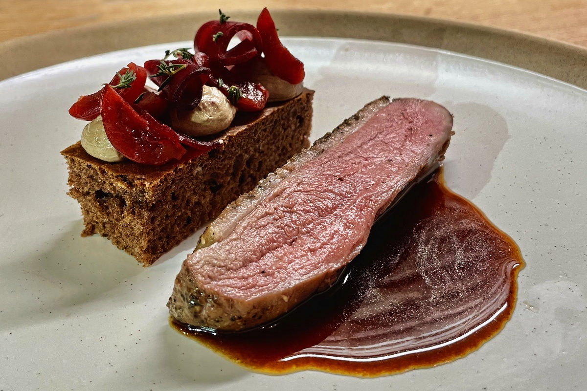 Duck breast in soy sauce, cherries in vinegar, gingerbread, pâté