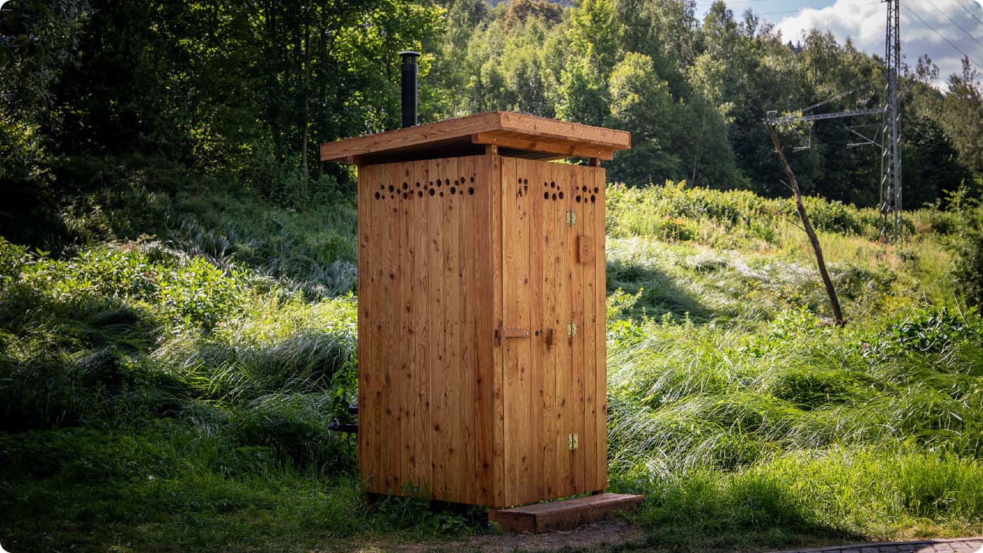 Dřevěné toaletní budky a kompostovací toalety od Kokozy aneb Ekologické řešení pro chaty i cyklostezky