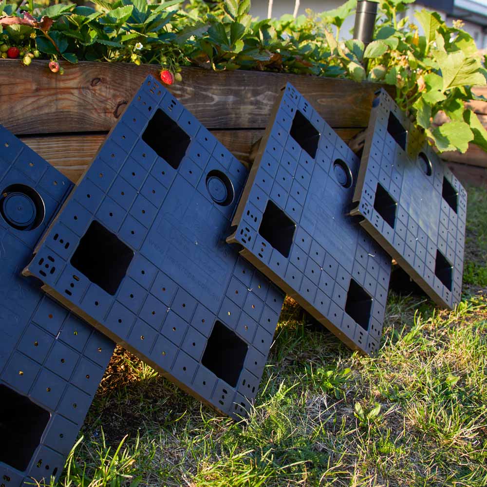 Ručně vyráběný vyvýšený záhon se systémem WaterUps