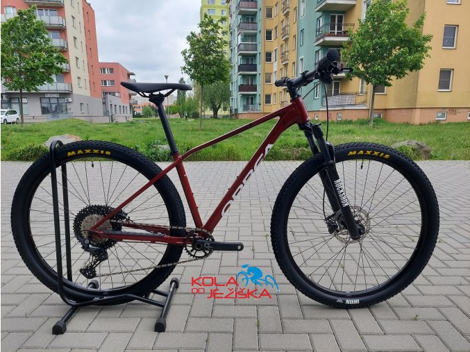 Horské kolo Orbea Alma H30 2024 Metalic Dark Red/White Chic