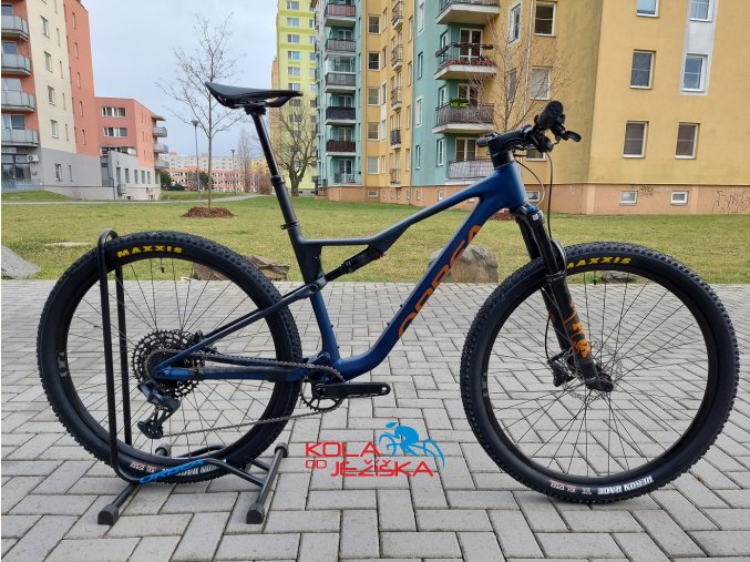 Horské celoodpružené kolo Orbea OIZ H20 2024 Moondust Blue/Leo Orange