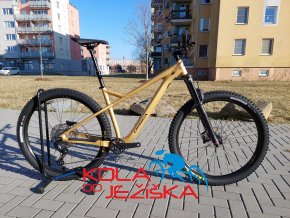 Horské trailové kolo Orbea Laufey H10 2023 Golden Sand