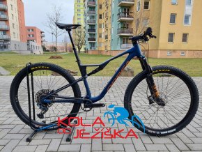 Horské celoodpružené kolo Orbea OIZ H20 2024 Moondust Blue/Leo Orange