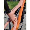 Horské celoodpružené kolo Orbea OIZ H30 2024 Apricot Orange/Limestone Beige